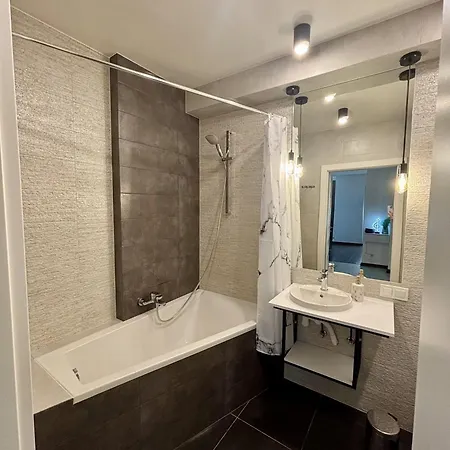 Apartment Nowoczesny Pomorska Park, Swietny Dojazd, Blisko Centrum, Ul, Ckd Umed, Lumumbowo *